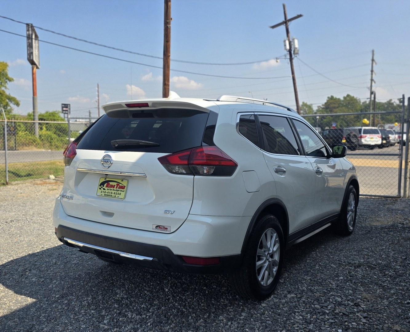 2017 Nissan Rogue SL FWD (KNMAT2MT0HP) with an 2.5L L4 DOHC 16V engine, CVT transmission, located at 419 N 18th St., Monroe, LA, 71201, (318) 410-9250, 32.514370, -92.105133- Photo#3