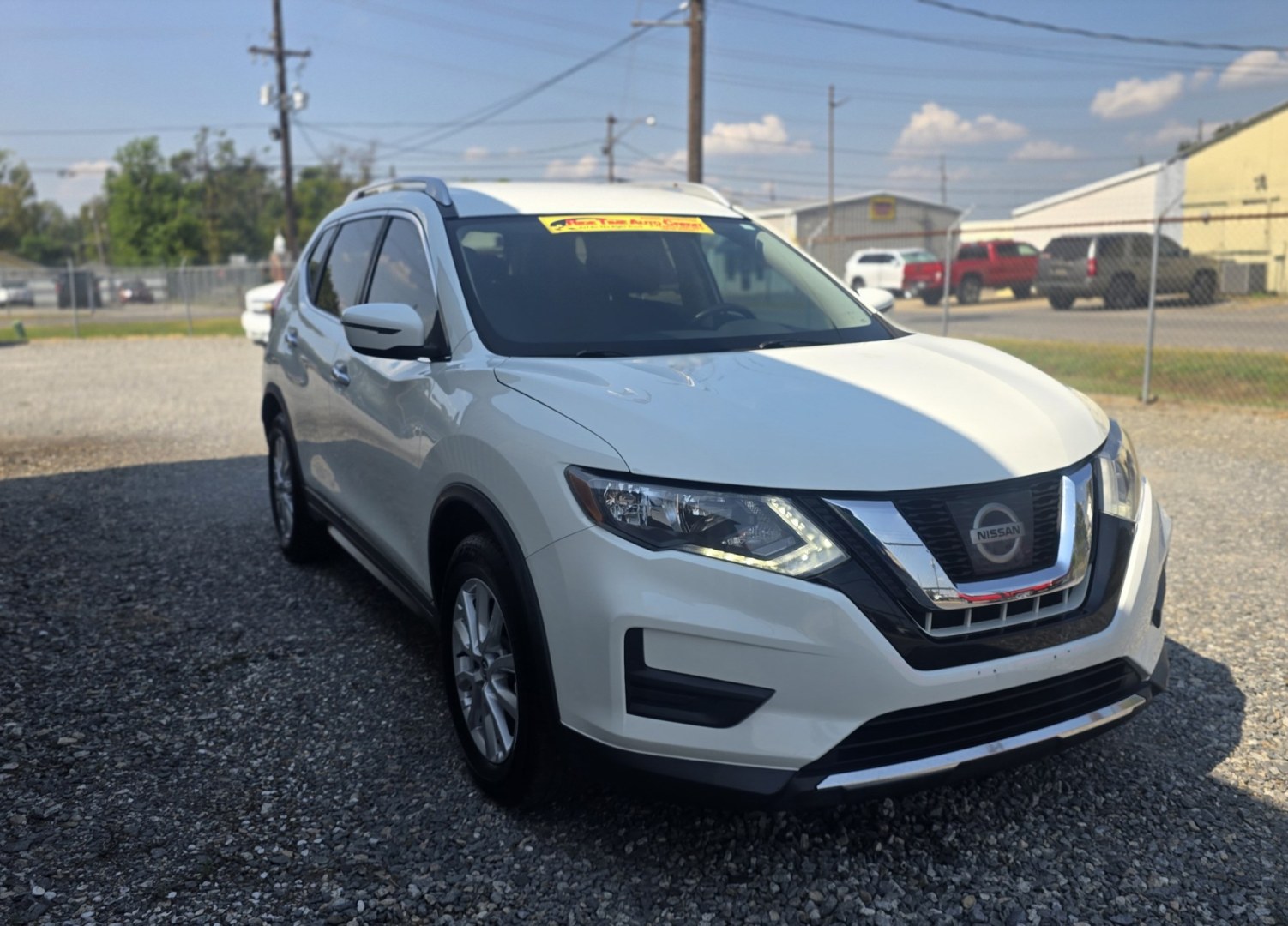 2017 Nissan Rogue SL FWD (KNMAT2MT0HP) with an 2.5L L4 DOHC 16V engine, CVT transmission, located at 419 N 18th St., Monroe, LA, 71201, (318) 410-9250, 32.514370, -92.105133- Photo#1