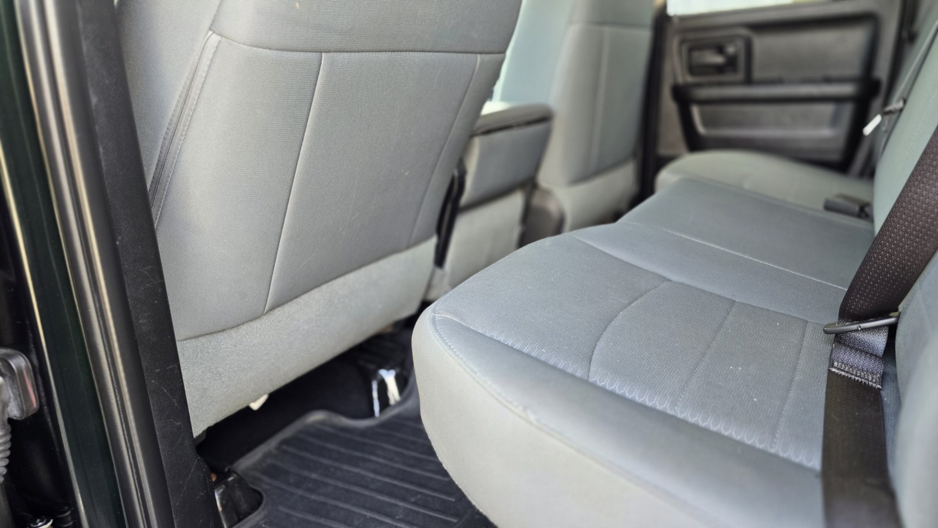 2015 Ram 1500 Tradesman Quad Cab 4WD (1C6RR7FMXFS) with an 3.0L V6 DIESEL engine, 6A transmission, located at 419 N 18th St., Monroe, LA, 71201, (318) 410-9250, 32.514370, -92.105133- Photo#7