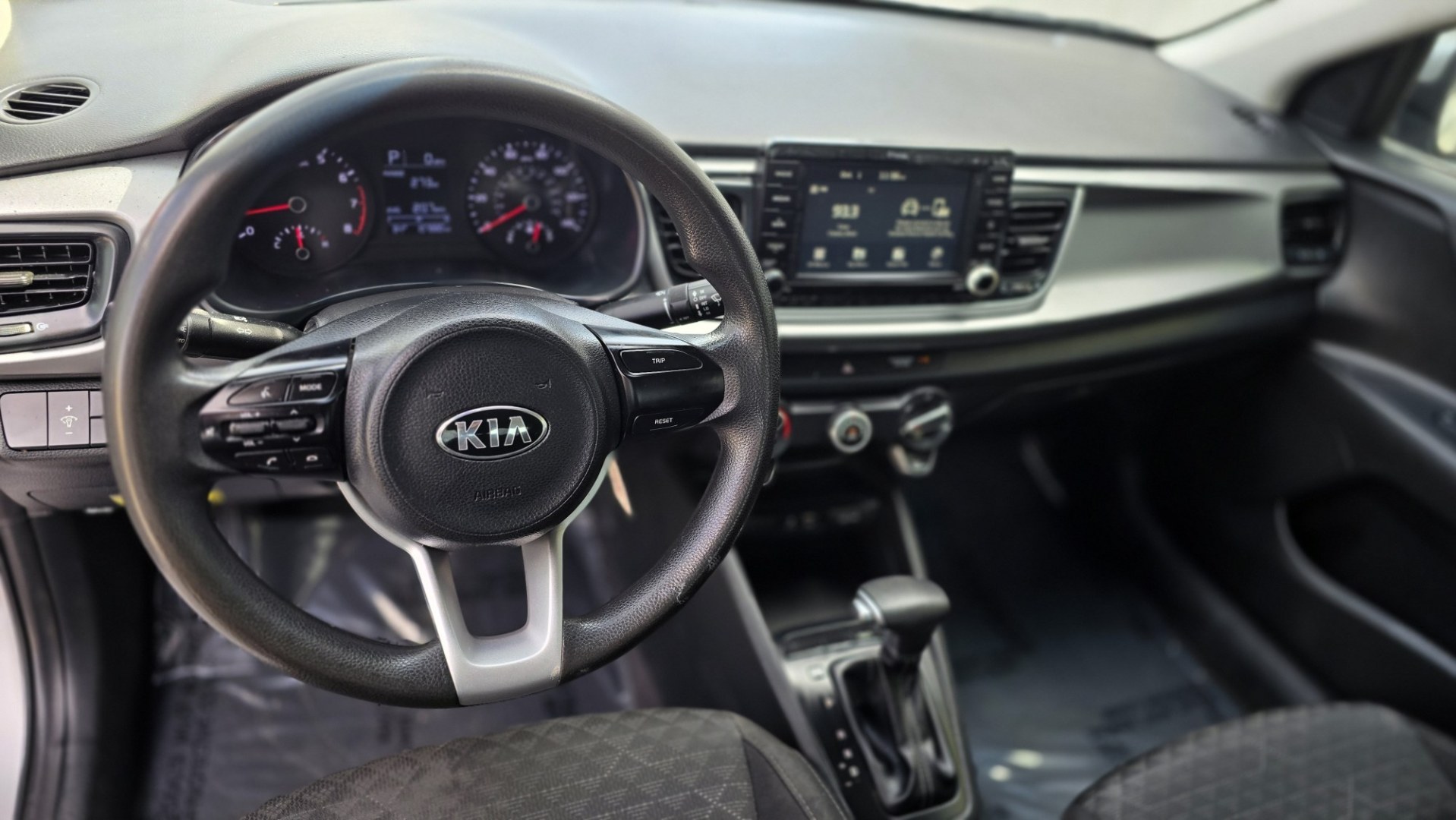 2020 Kia Rio LX (3KPA24AD8LE) with an 1.6L L4 DOHC 16V engine, 6A transmission, located at 419 N 18th St., Monroe, LA, 71201, (318) 410-9250, 32.514370, -92.105133- Photo#5