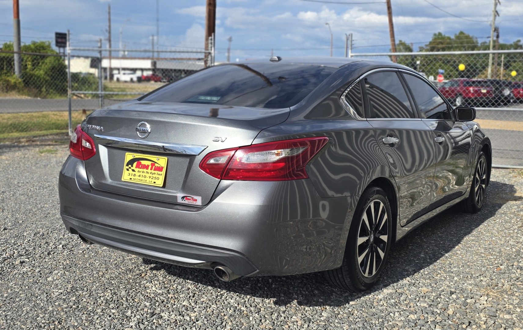 2018 Nissan Altima 2.5 (1N4AL3AP3JC) with an 2.5L L4 DOHC 16V engine, CVT transmission, located at 419 N 18th St., Monroe, LA, 71201, (318) 410-9250, 32.514370, -92.105133- Photo#3