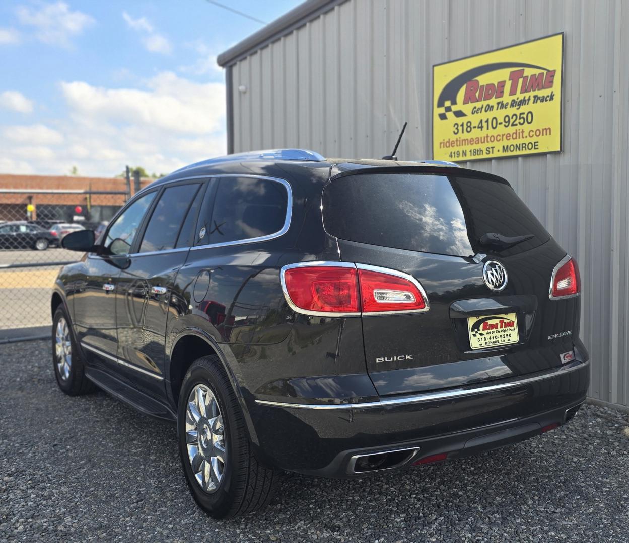 2015 Buick Enclave Leather FWD (5GAKRBKD6FJ) with an 3.6L V6 DOHC 24V engine, 6A transmission, located at 419 N 18th St., Monroe, LA, 71201, (318) 410-9250, 32.514370, -92.105133- Photo#4
