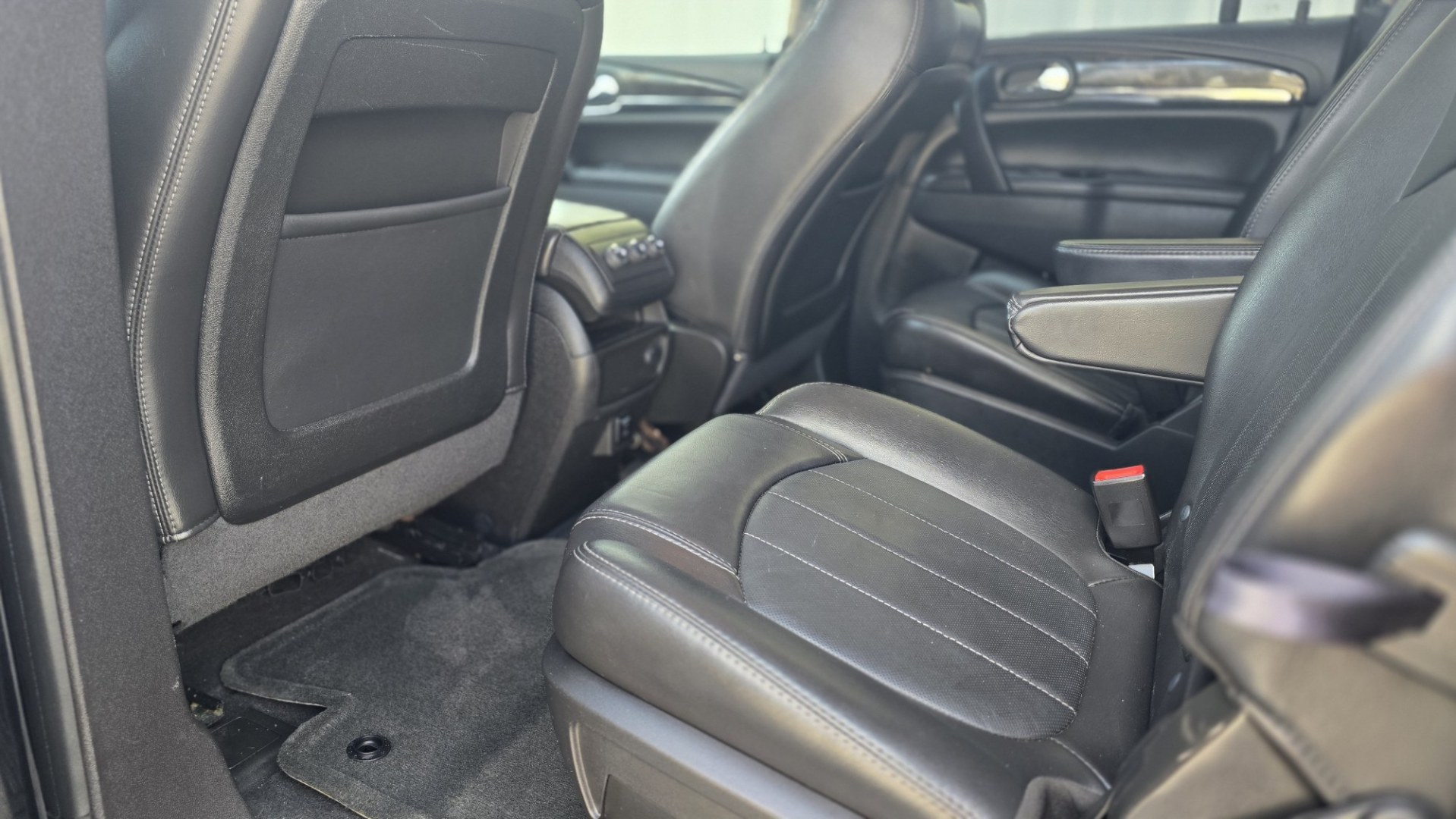 2015 Buick Enclave Leather FWD (5GAKRBKD6FJ) with an 3.6L V6 DOHC 24V engine, 6A transmission, located at 419 N 18th St., Monroe, LA, 71201, (318) 410-9250, 32.514370, -92.105133- Photo#6