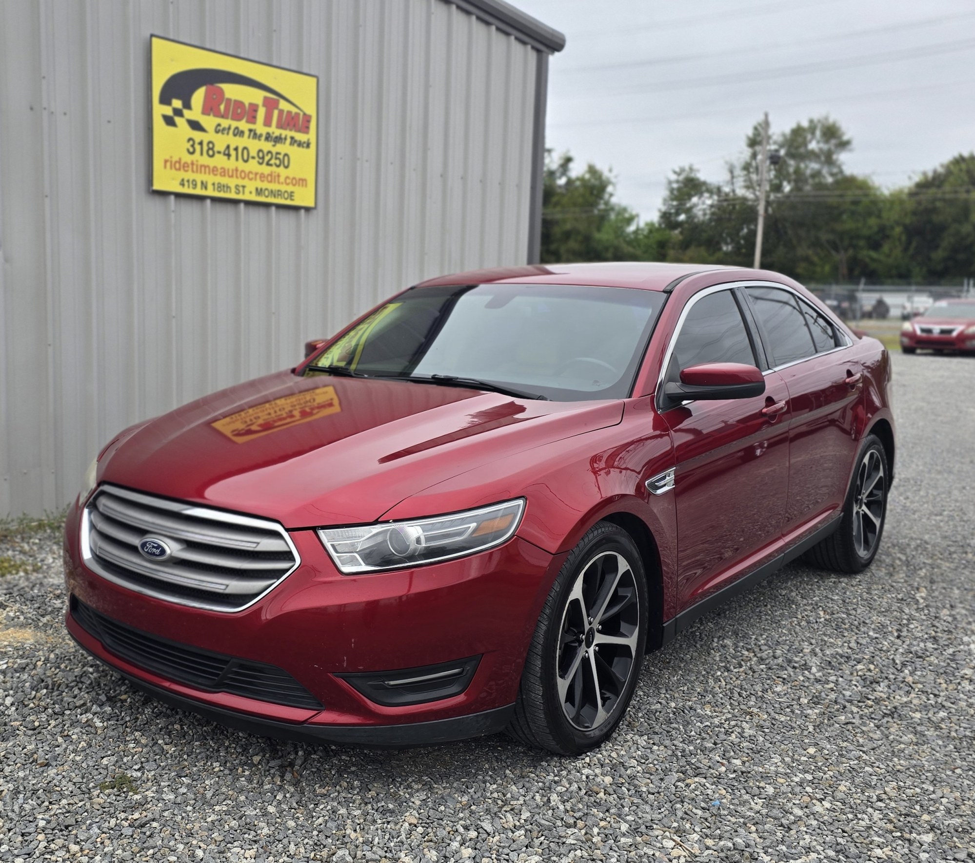 photo of 2016 Ford Taurus SEL FWD