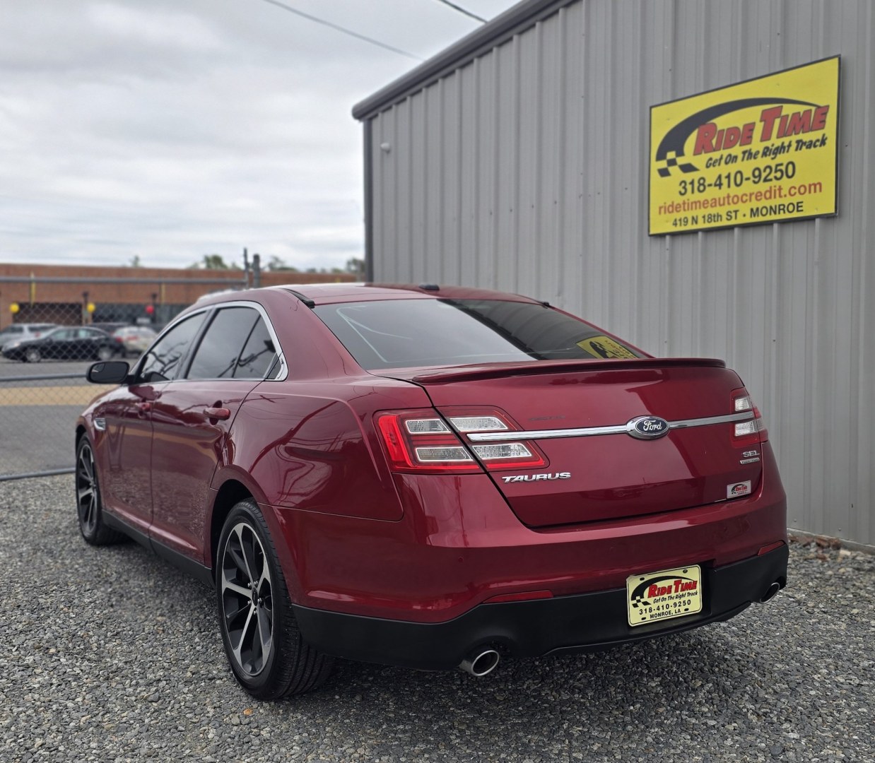 2016 Ford Taurus SEL FWD (1FAHP2E84GG) with an 3.5L V6 DOHC 24V engine, 6A transmission, located at 419 N 18th St., Monroe, LA, 71201, (318) 410-9250, 32.514370, -92.105133- Photo#4