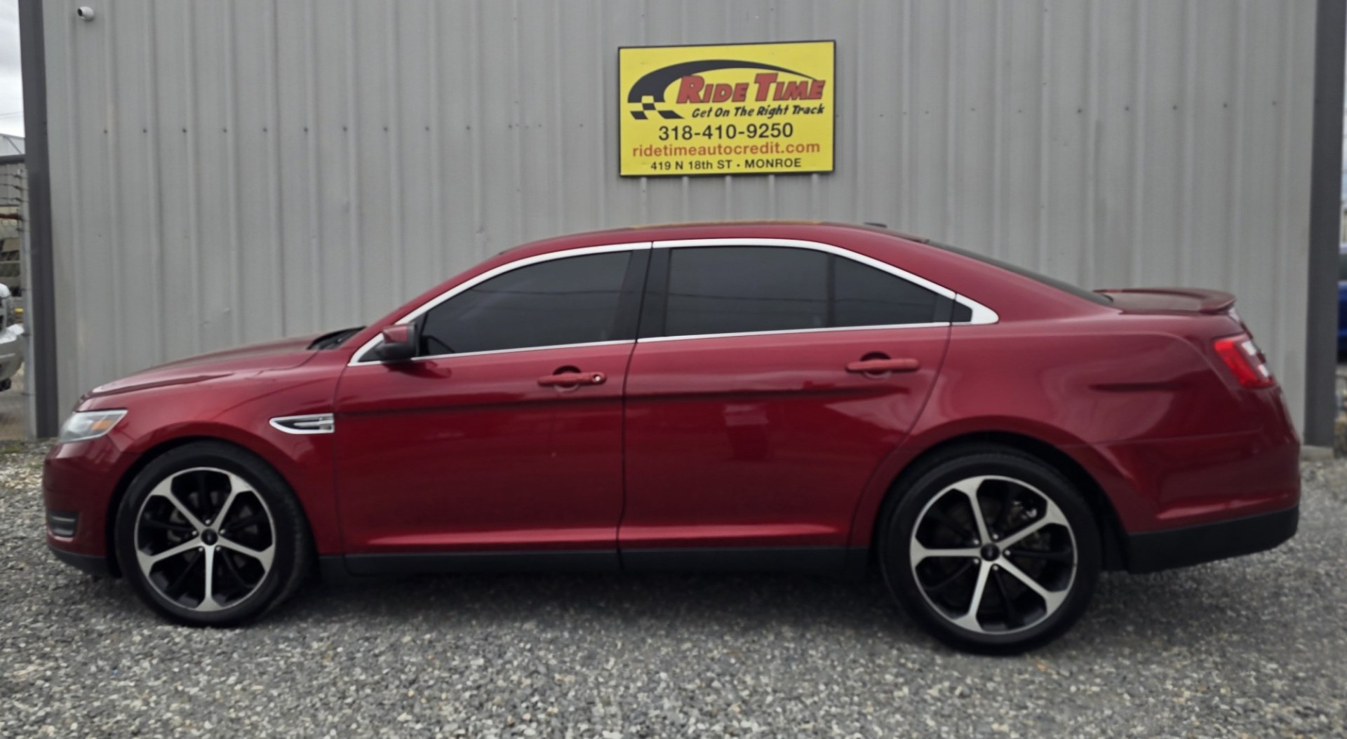 2016 Ford Taurus SEL FWD (1FAHP2E84GG) with an 3.5L V6 DOHC 24V engine, 6A transmission, located at 419 N 18th St., Monroe, LA, 71201, (318) 410-9250, 32.514370, -92.105133- Photo#2