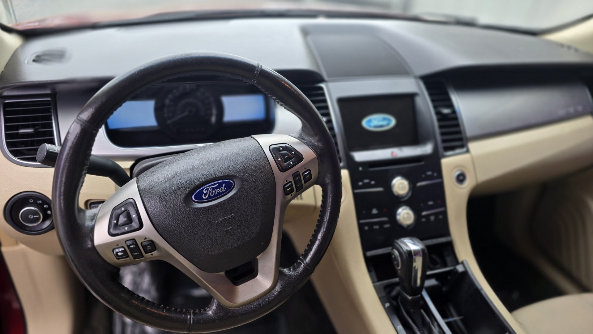 2016 Ford Taurus SEL FWD (1FAHP2E84GG) with an 3.5L V6 DOHC 24V engine, 6A transmission, located at 419 N 18th St., Monroe, LA, 71201, (318) 410-9250, 32.514370, -92.105133- Photo#5