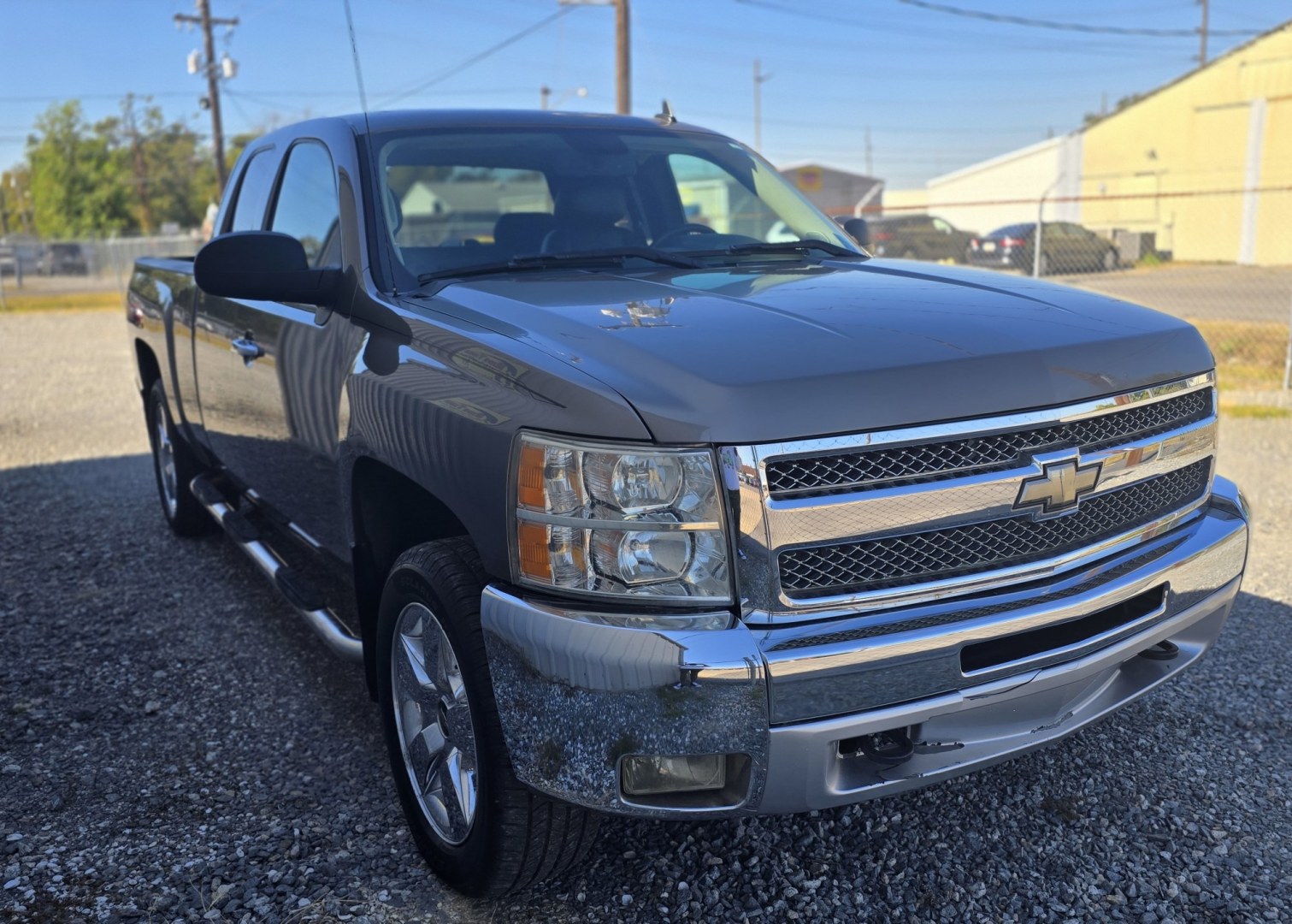 2011 Chevrolet Silverado 1500 LT Ext. Cab 2WD (1GCRCSE05BZ) with an 5.3L V8 OHV 16V FFV engine, 4A transmission, located at 419 N 18th St., Monroe, LA, 71201, (318) 410-9250, 32.514370, -92.105133- Photo#1