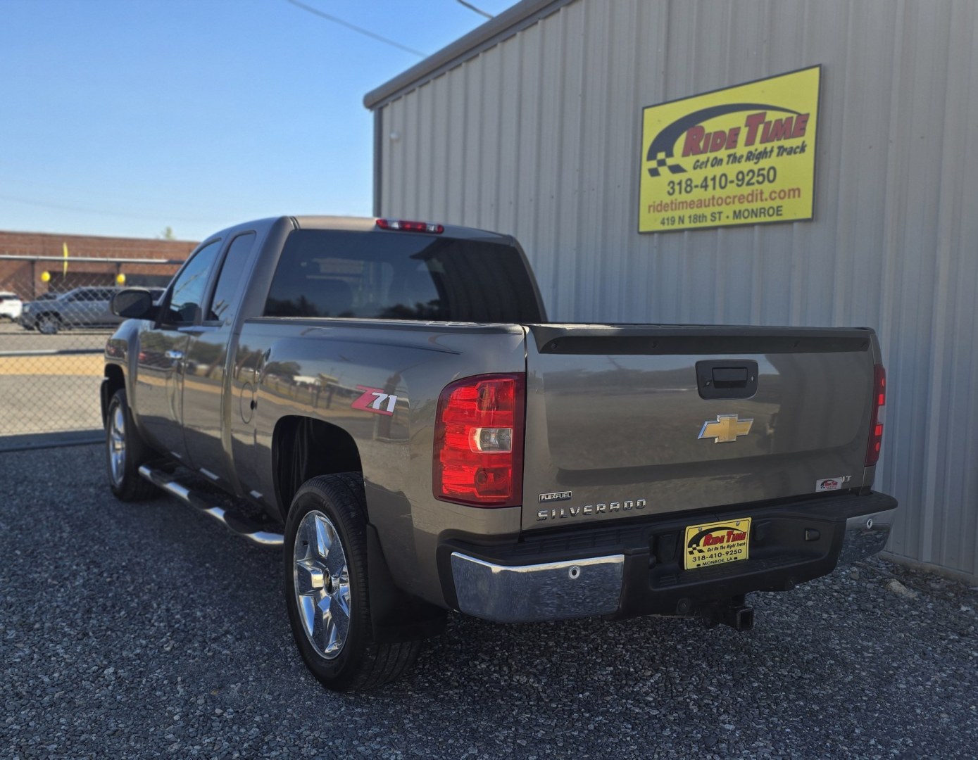 2011 Chevrolet Silverado 1500 LT Ext. Cab 2WD (1GCRCSE05BZ) with an 5.3L V8 OHV 16V FFV engine, 4A transmission, located at 419 N 18th St., Monroe, LA, 71201, (318) 410-9250, 32.514370, -92.105133- Photo#4
