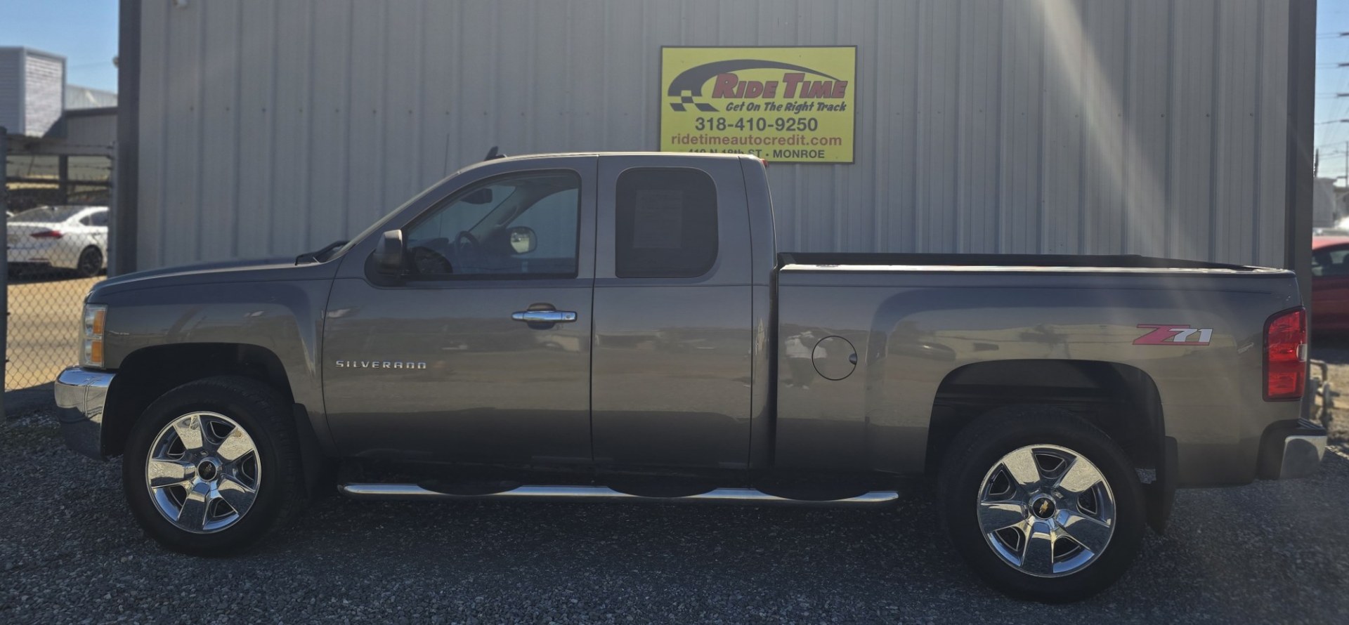 2011 Chevrolet Silverado 1500 LT Ext. Cab 2WD (1GCRCSE05BZ) with an 5.3L V8 OHV 16V FFV engine, 4A transmission, located at 419 N 18th St., Monroe, LA, 71201, (318) 410-9250, 32.514370, -92.105133- Photo#2