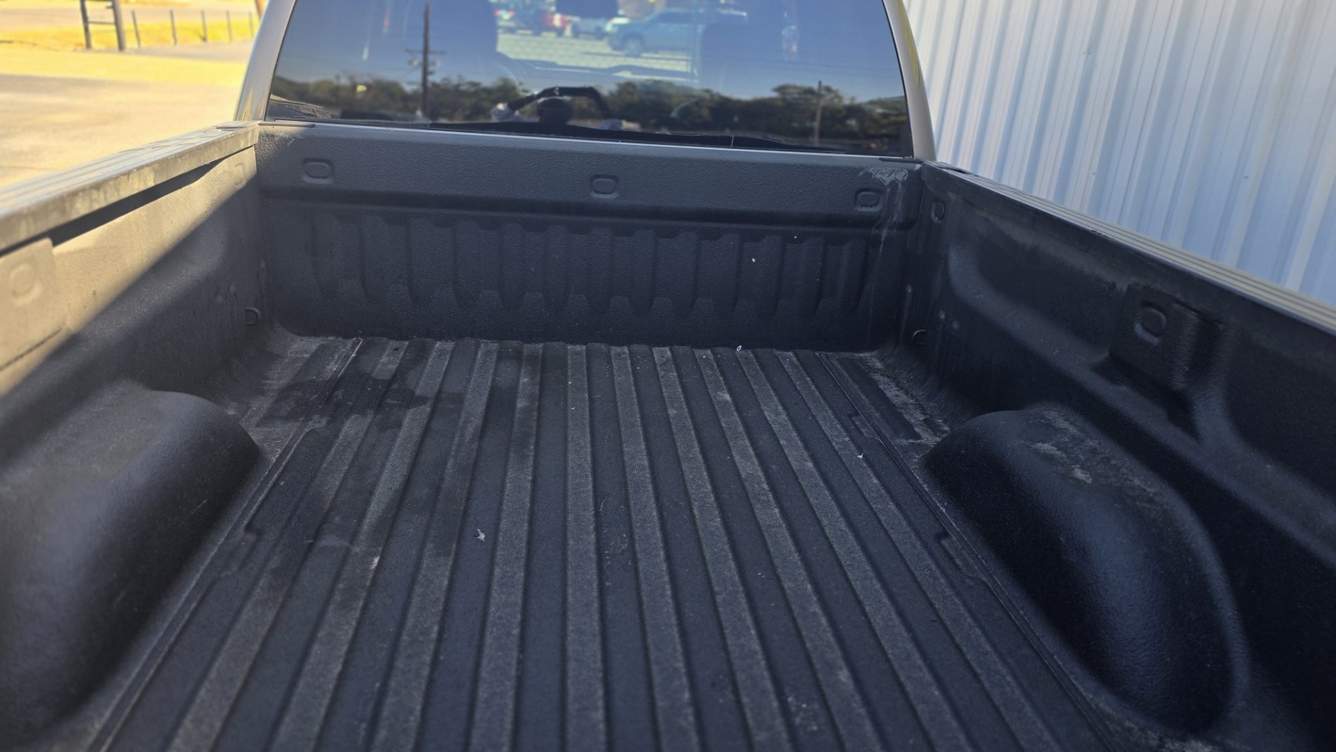 2011 Chevrolet Silverado 1500 LT Ext. Cab 2WD (1GCRCSE05BZ) with an 5.3L V8 OHV 16V FFV engine, 4A transmission, located at 419 N 18th St., Monroe, LA, 71201, (318) 410-9250, 32.514370, -92.105133- Photo#5