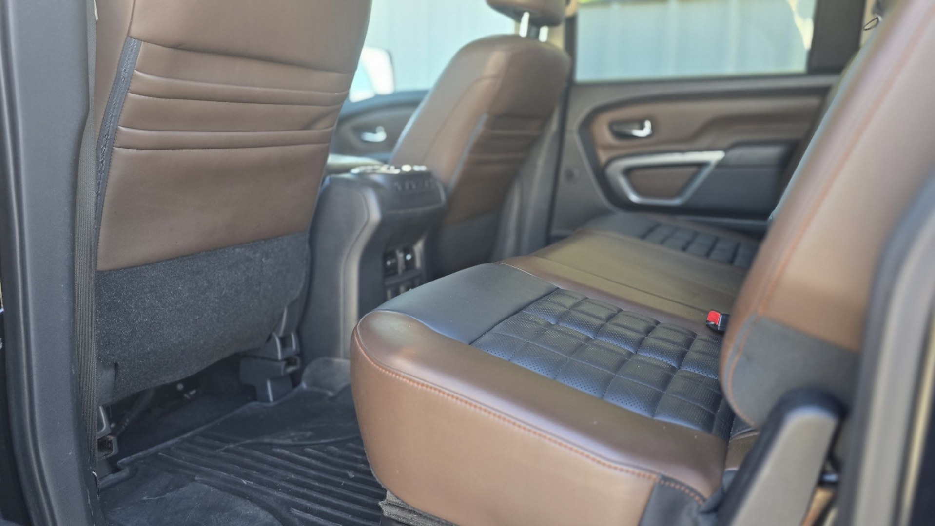 2016 Nissan Titan XD S 4WD (1N6BA1F47GN) with an 5.0L V8 DOHC 32V DIESEL engine, 6A transmission, located at 419 N 18th St., Monroe, LA, 71201, (318) 410-9250, 32.514370, -92.105133- Photo#6